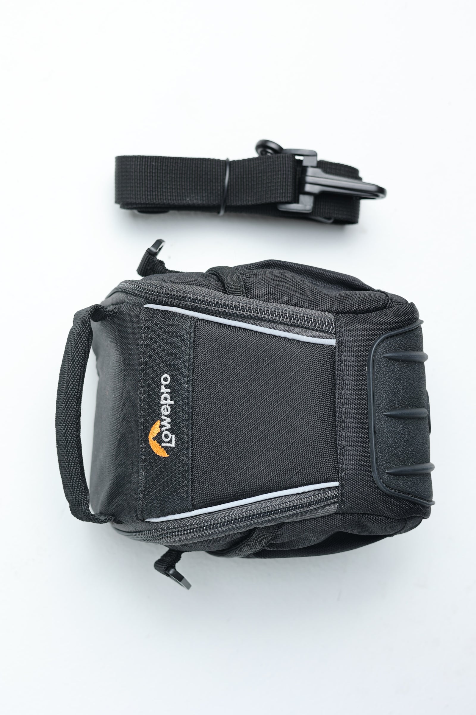 LOWEPRO, Petit sac Lowepro Adventura SH 100R II, utilisé